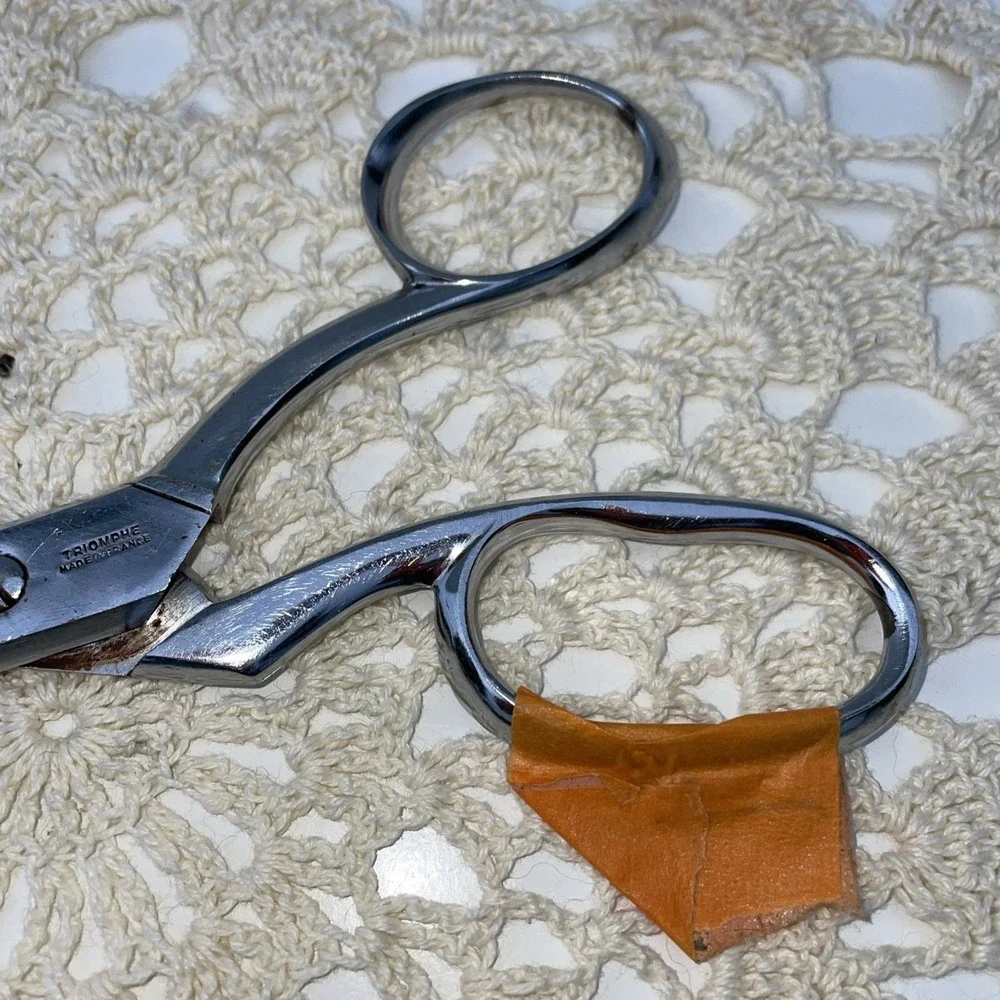 Vintage Triomphe 55/8 sewing scissors 4